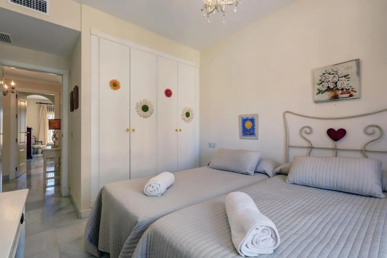 Fairytale Hacienda Del Sol 3 Bedroom Holiday Flat Estepona Spain