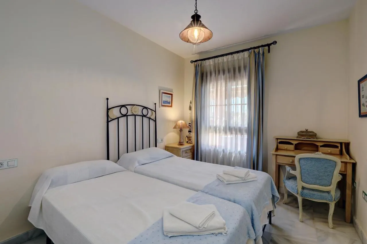 Fairytale Hacienda Del Sol 3 Bedroom Holiday Flat Estepona